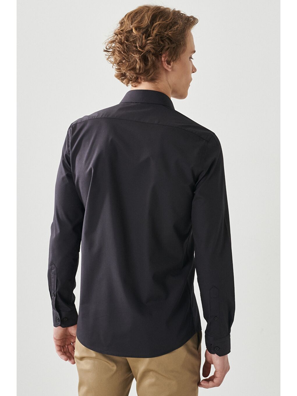 Erkek Siyah Kolay Ütülenebilir Slim Fit Dar Kesim Klasik Yaka Gömlek-3