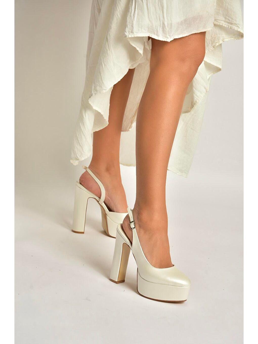 Bej Sedef Kadın Topuklu Ayakkabı Y246195109-1