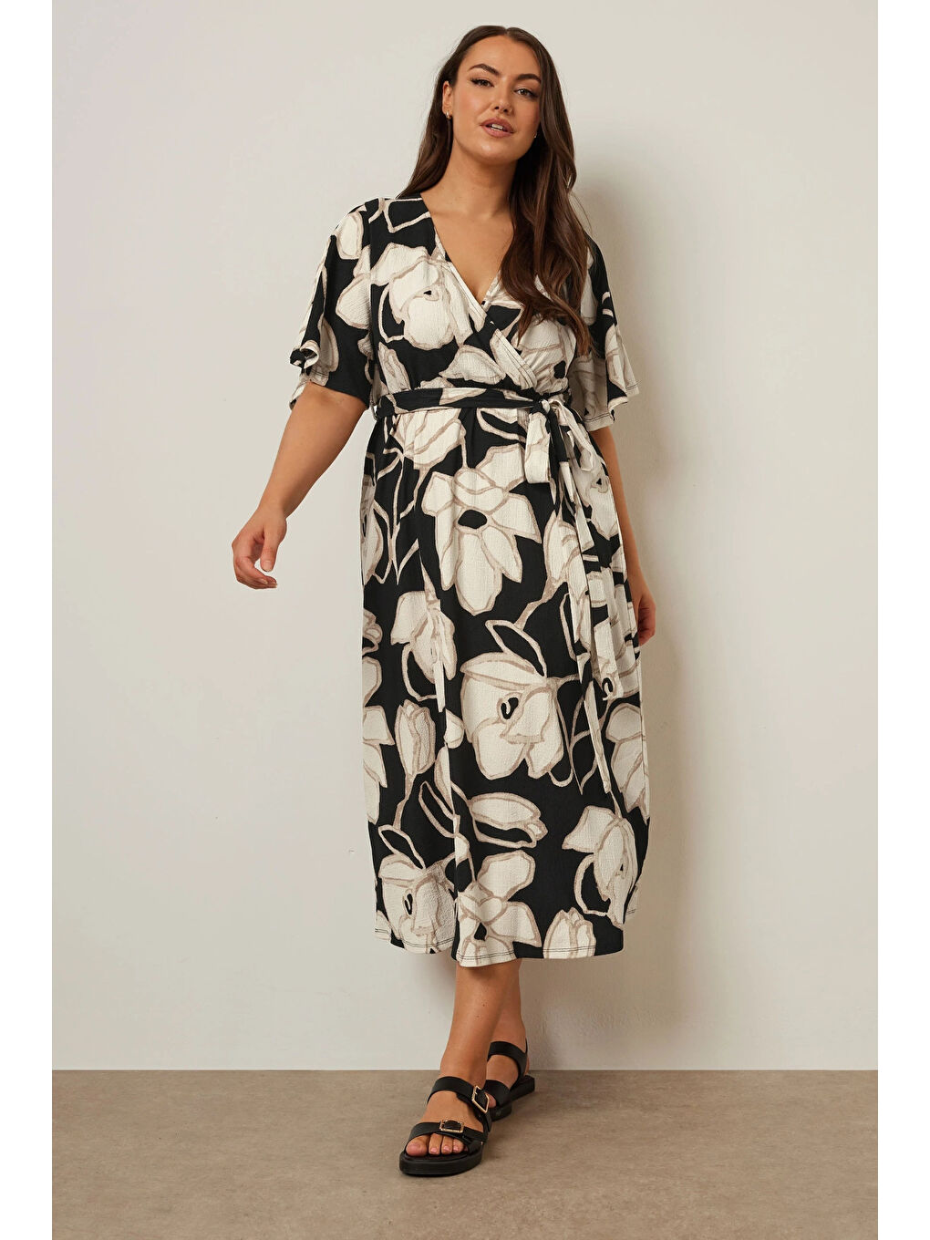 Siyah Büyük Beden V Yaka Kısa Kollu Önü Bağlamalı Anvelop Midi Elbise 304069