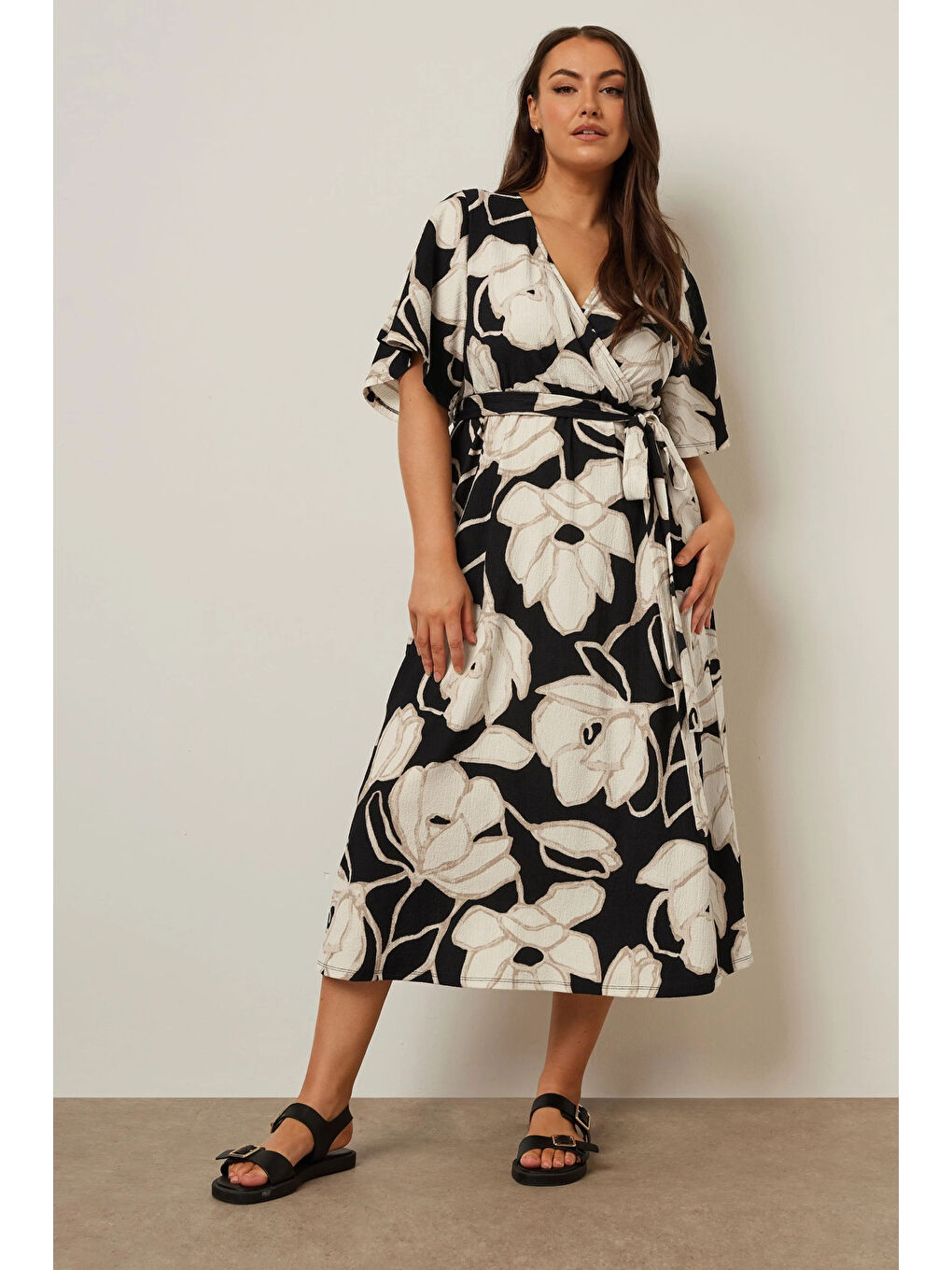 Siyah Büyük Beden V Yaka Kısa Kollu Önü Bağlamalı Anvelop Midi Elbise 304069-1