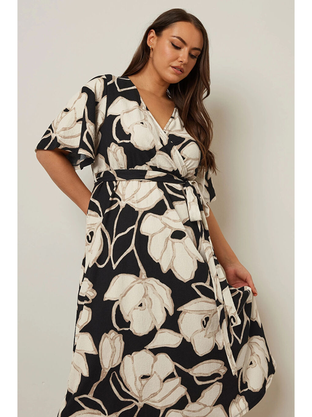 Siyah Büyük Beden V Yaka Kısa Kollu Önü Bağlamalı Anvelop Midi Elbise 304069-3