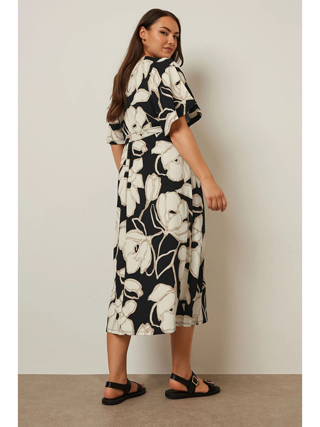 Siyah Büyük Beden V Yaka Kısa Kollu Önü Bağlamalı Anvelop Midi Elbise 304069-4