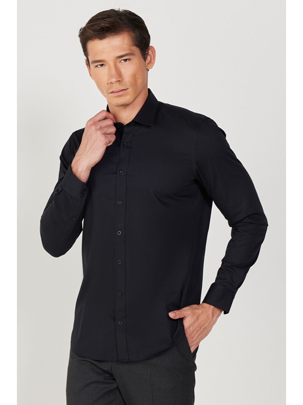 Erkek Siyah Ütü Gerektirmeyen Non-Iron Slim Fit %100 Pamuk Gömlek