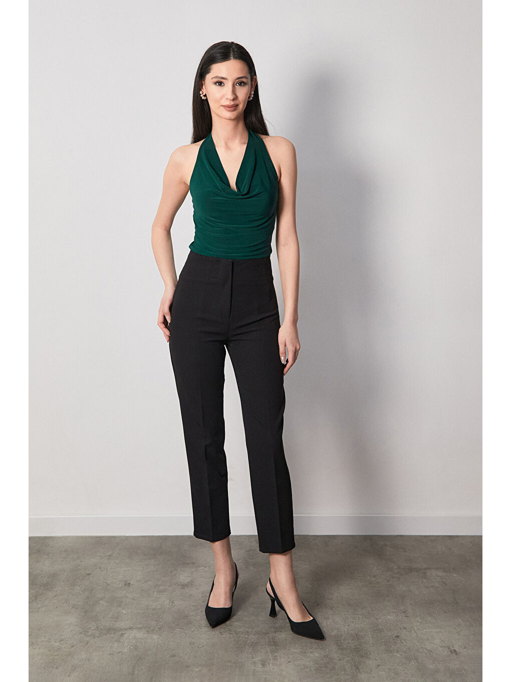 Yeşil Boyundan Geçmeli Degaje Yaka Bluz-1