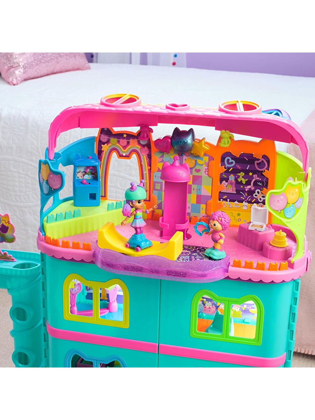 Gabby's Dollhouse Gabby s Dollhouse Çatı Katı Partisi ve Kaykay Odası SPM-6069755 - 3