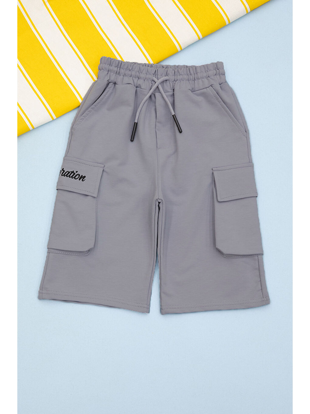 Koyu Gri Cebi Yazı Baskılı Beli Lastikli Erkek Çocuk Şort 21172