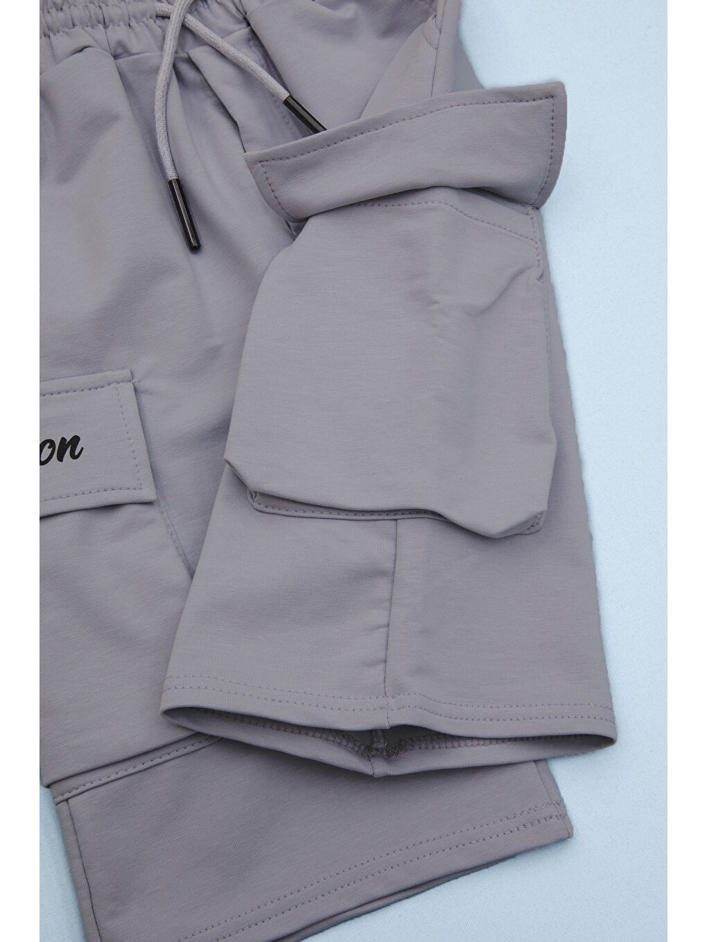 Koyu Gri Cebi Yazı Baskılı Beli Lastikli Erkek Çocuk Şort 21172-3