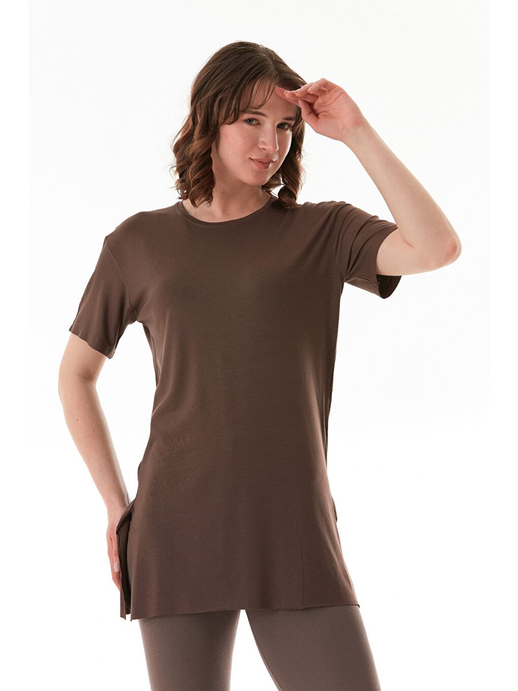 Kahverengi Basic Bisiklet Yaka Yanları Yırtmaçlı Elastanlı Salaş Tişört