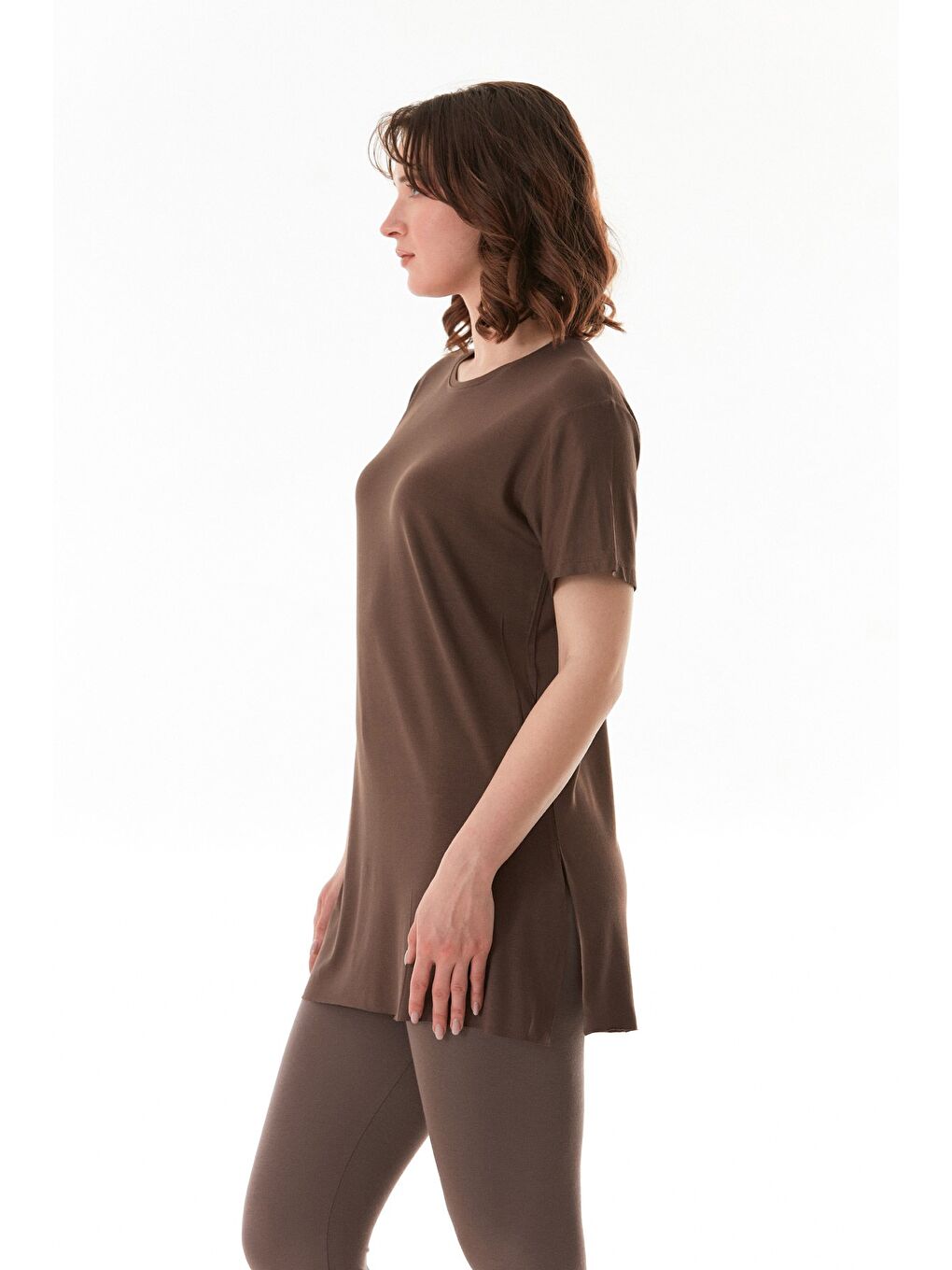 Kahverengi Basic Bisiklet Yaka Yanları Yırtmaçlı Elastanlı Salaş Tişört-3