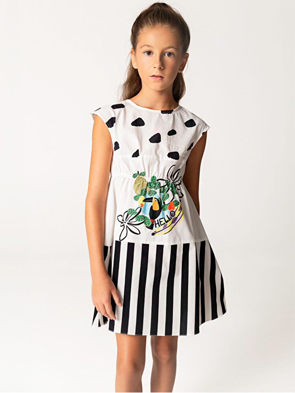 Beyaz Papağan Desenli Pamuklu Kız Çocuk Elbise