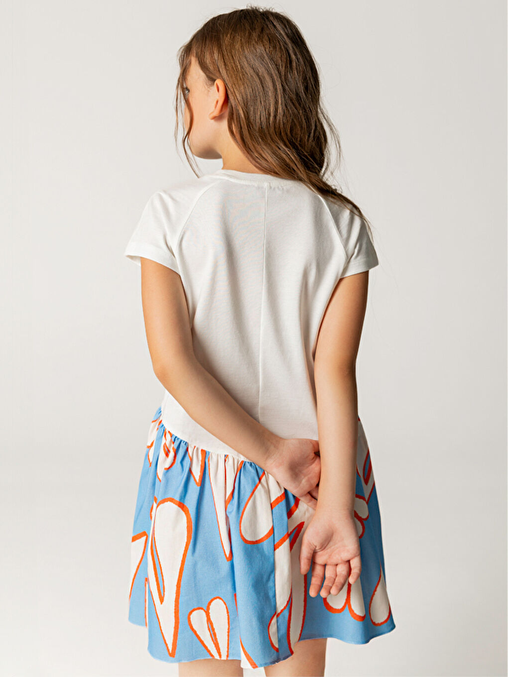 Beyaz Etekli Çilek Ve Kalp Desenli Kız Çocuk Elbise-1