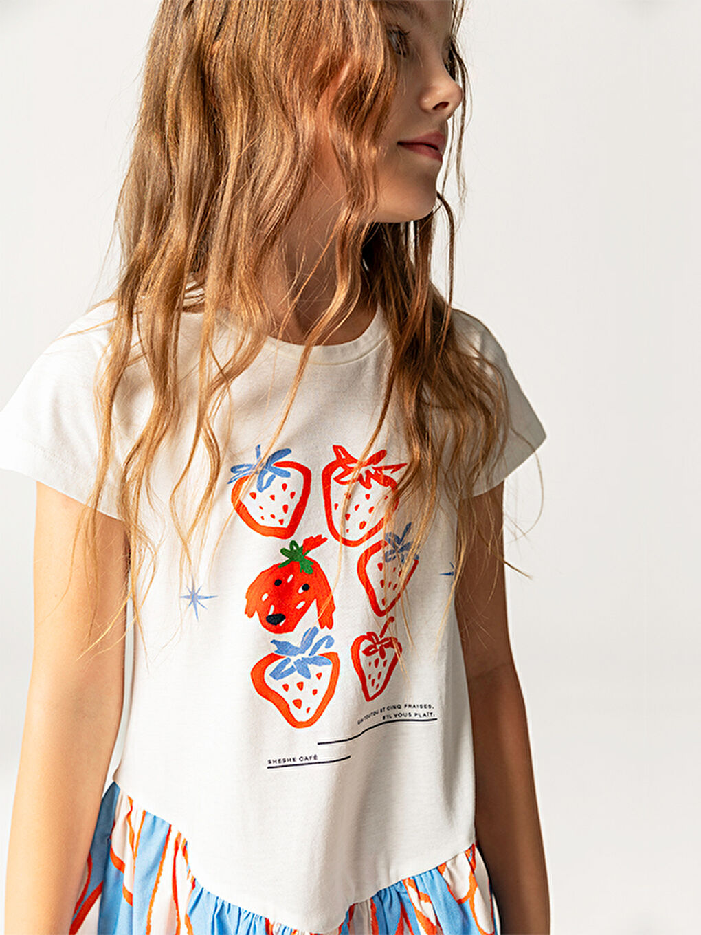 Beyaz Etekli Çilek Ve Kalp Desenli Kız Çocuk Elbise-2