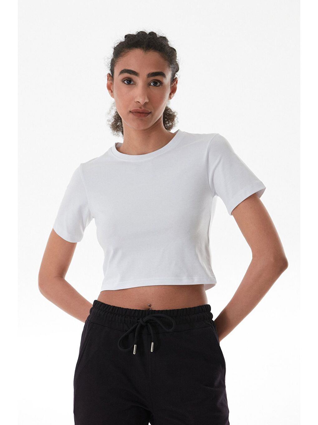 Beyaz Basic Bisiklet Yaka Crop Tişört-1