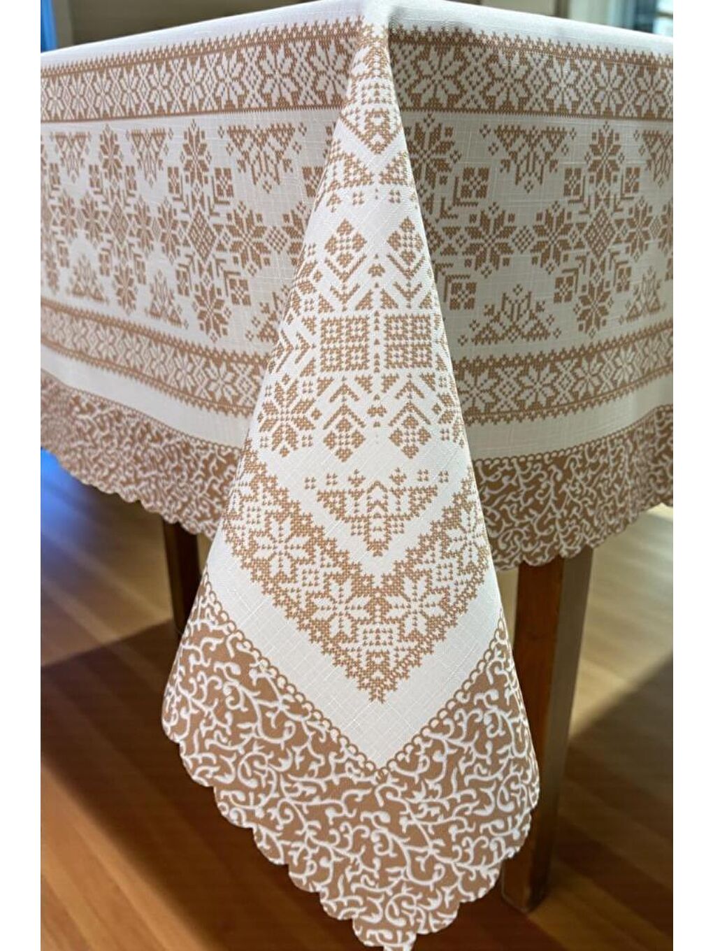 Kahverengi Nazen Dertsiz Masa Örtüsü 150x150 cm Kahve-2