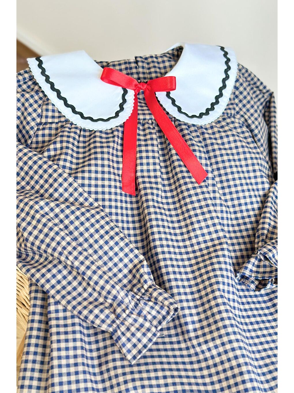 Siyah Kız Çocuk Pamuklu Bebe Yaka Uzun Kollu Fiyonk Detaylı Kareli Elbise-2