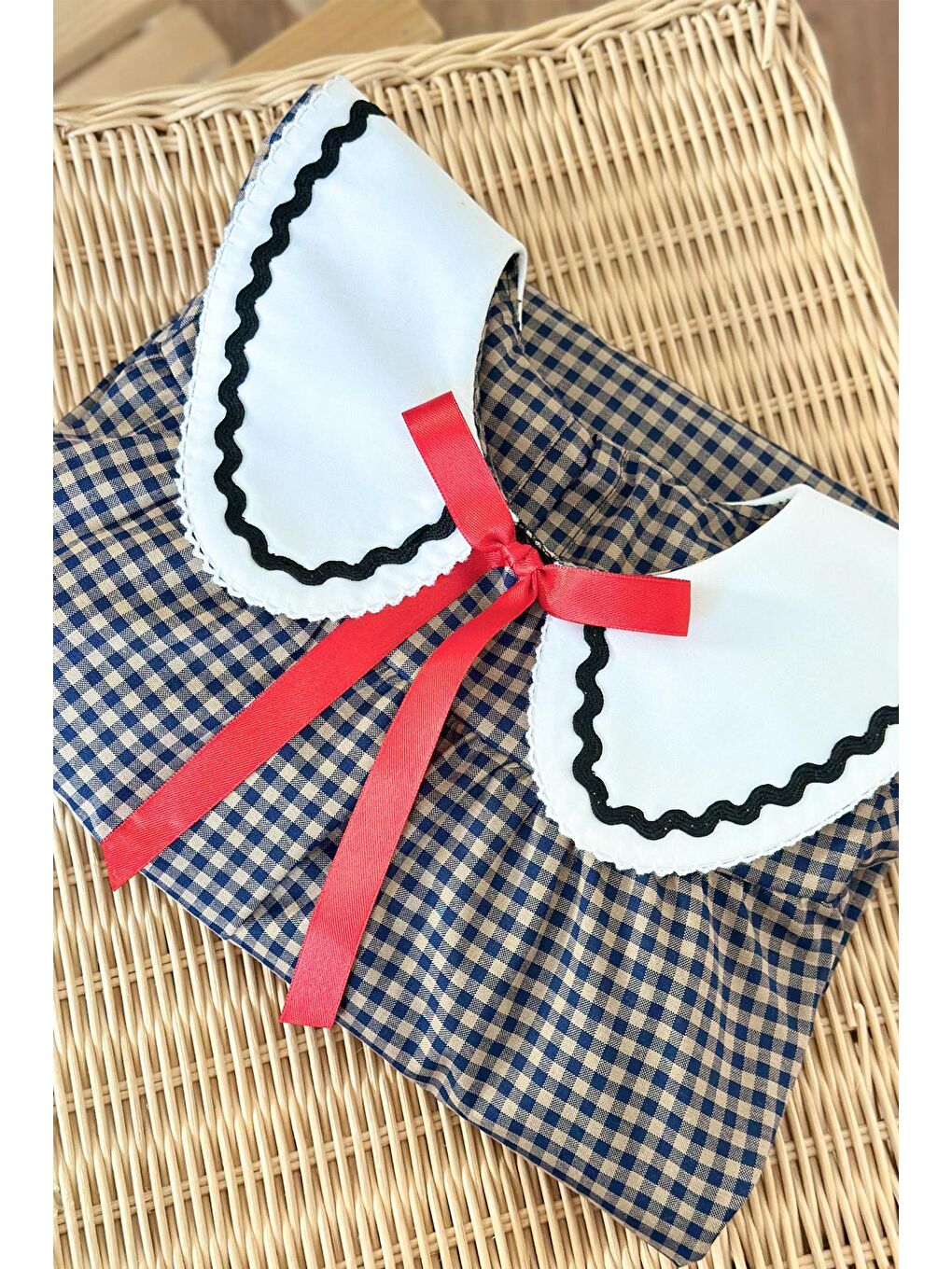 Siyah Kız Çocuk Pamuklu Bebe Yaka Uzun Kollu Fiyonk Detaylı Kareli Elbise-3