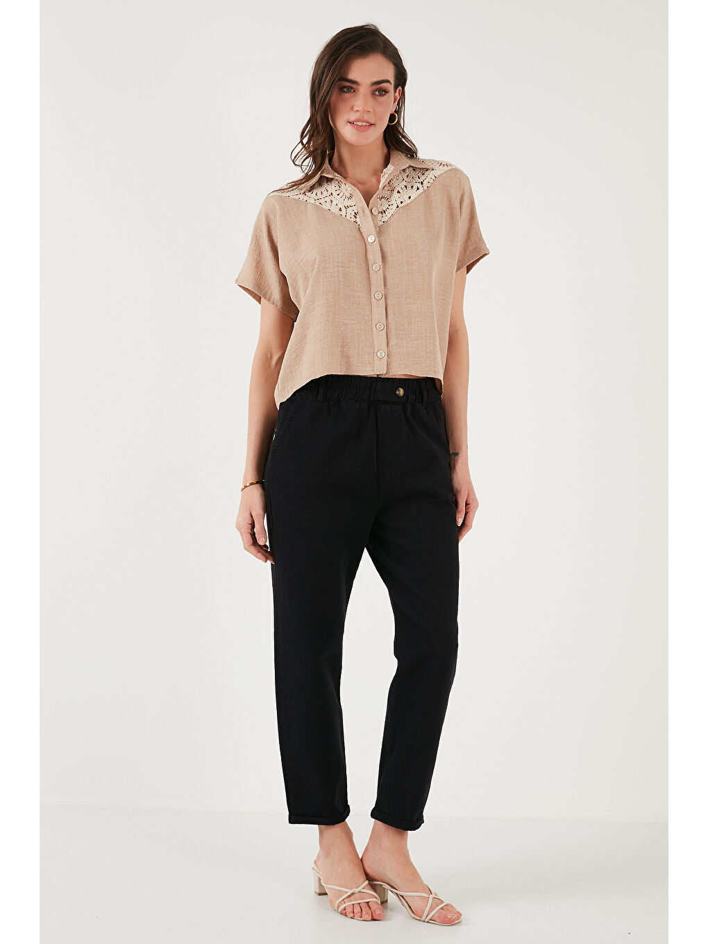 Siyah Pamuklu Standart Fit Yüksel Bel Düz Paça Kadın Pantolon 668YP4924