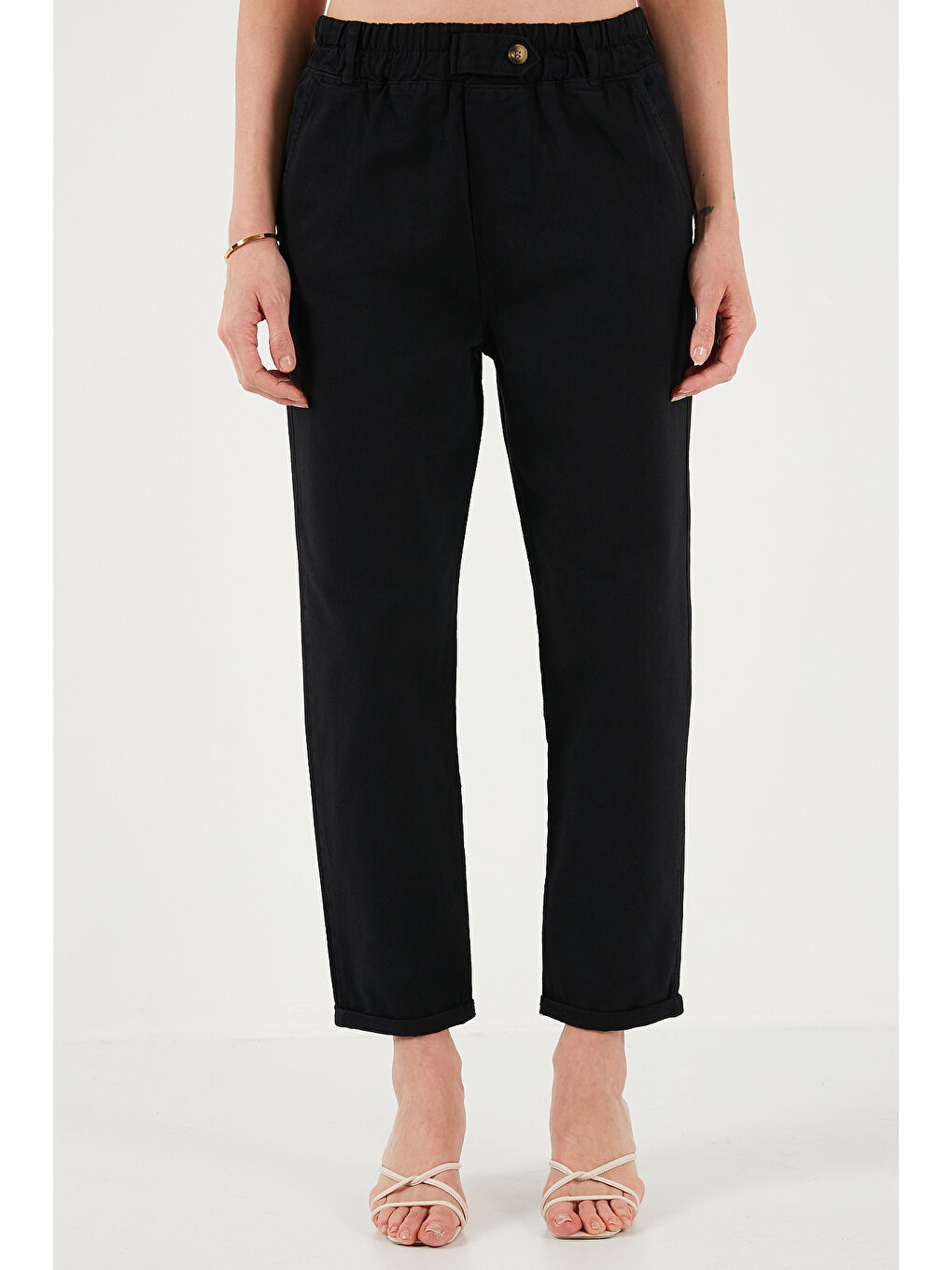 Siyah Pamuklu Standart Fit Yüksel Bel Düz Paça Kadın Pantolon 668YP4924-1