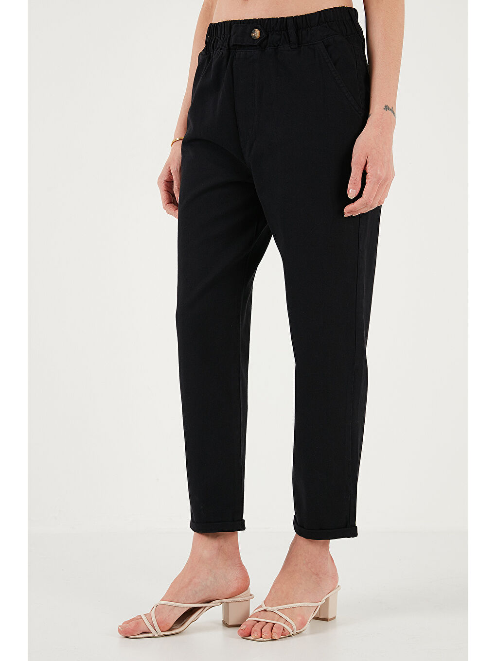 Siyah Pamuklu Standart Fit Yüksel Bel Düz Paça Kadın Pantolon 668YP4924-2