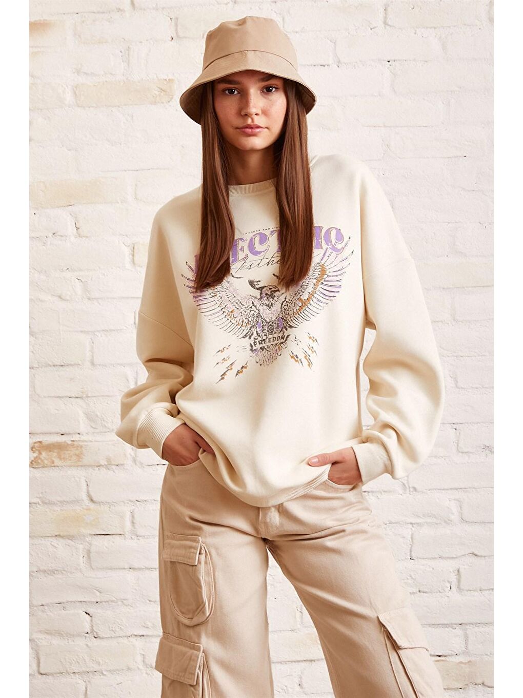 Ekru Bisiklet Yaka Baskılı Sweatshirt