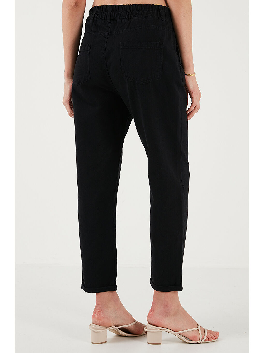 Siyah Pamuklu Standart Fit Yüksel Bel Düz Paça Kadın Pantolon 668YP4924-6