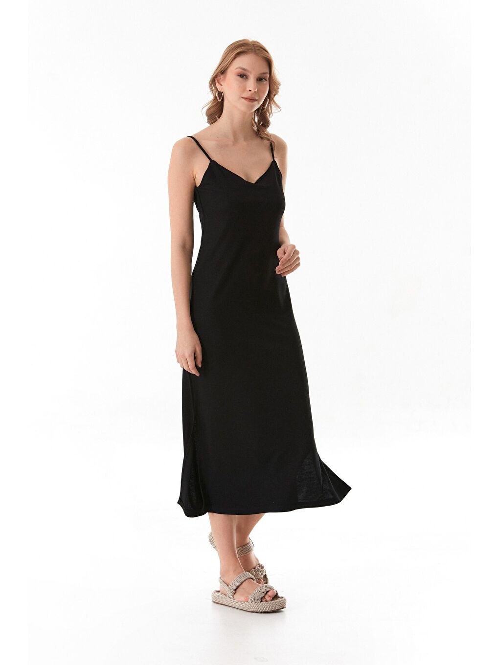 Siyah Basic Yırtmaçlı Askılı Modal Elbise-1