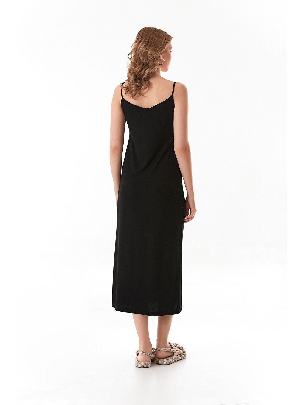 Siyah Basic Yırtmaçlı Askılı Modal Elbise-3