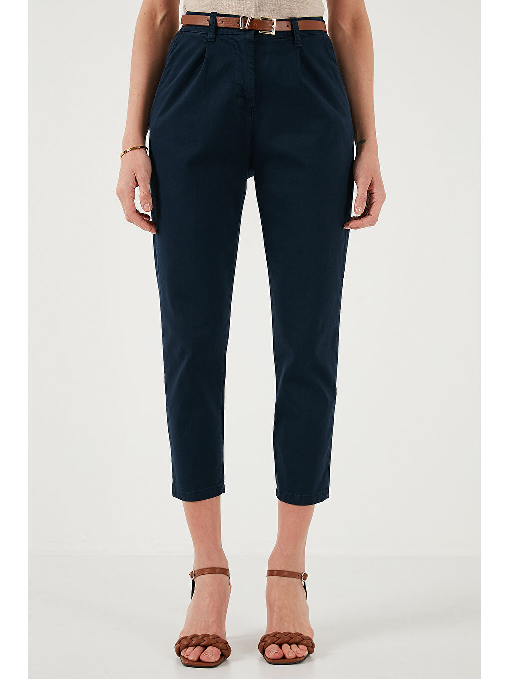 Lacivert Streç Pamuklu Regular Fit Yüksek Bel Düz Kısa Paça Kemerli Pantolon 668Yp5335-1