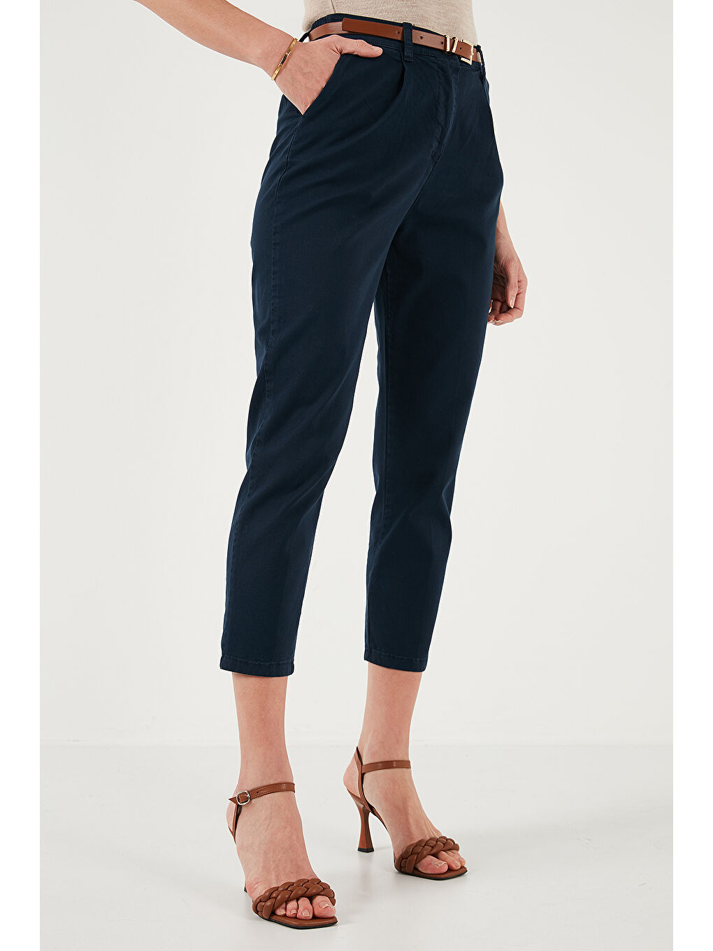 Lacivert Streç Pamuklu Regular Fit Yüksek Bel Düz Kısa Paça Kemerli Pantolon 668Yp5335-2