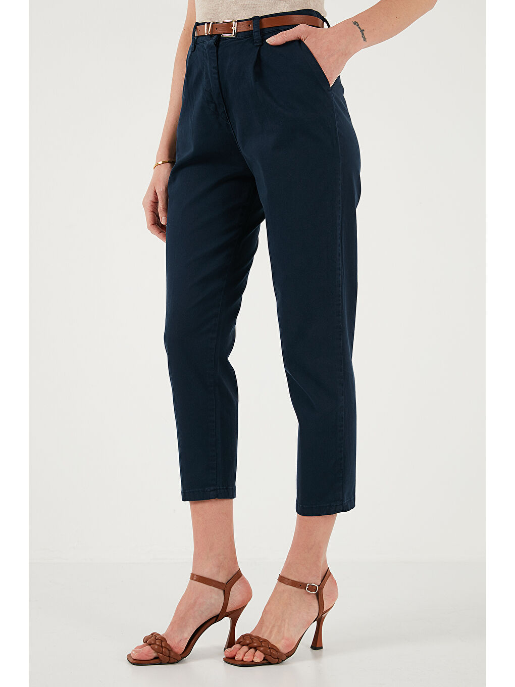 Lacivert Streç Pamuklu Regular Fit Yüksek Bel Düz Kısa Paça Kemerli Pantolon 668Yp5335-4