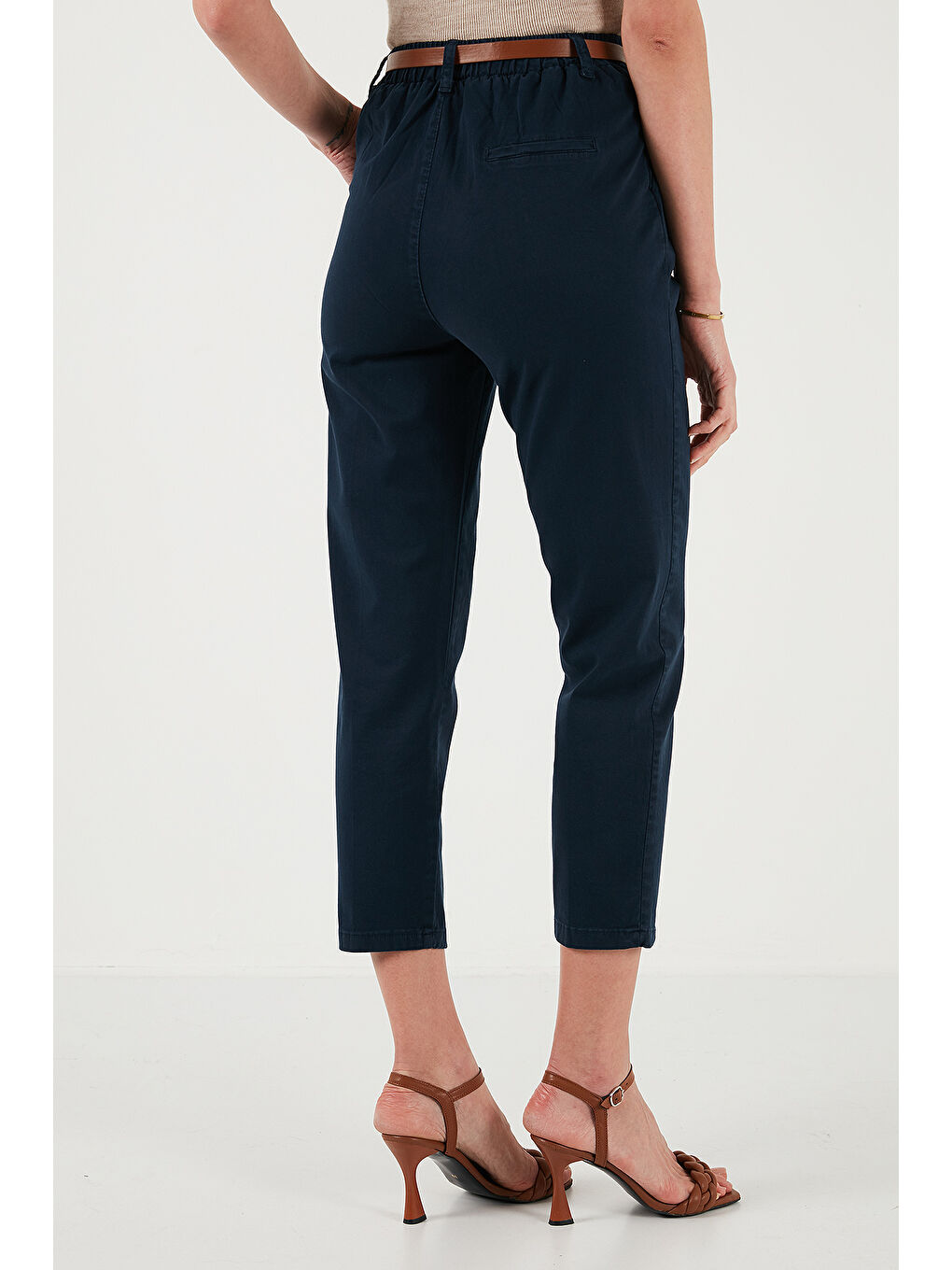 Lacivert Streç Pamuklu Regular Fit Yüksek Bel Düz Kısa Paça Kemerli Pantolon 668Yp5335-6