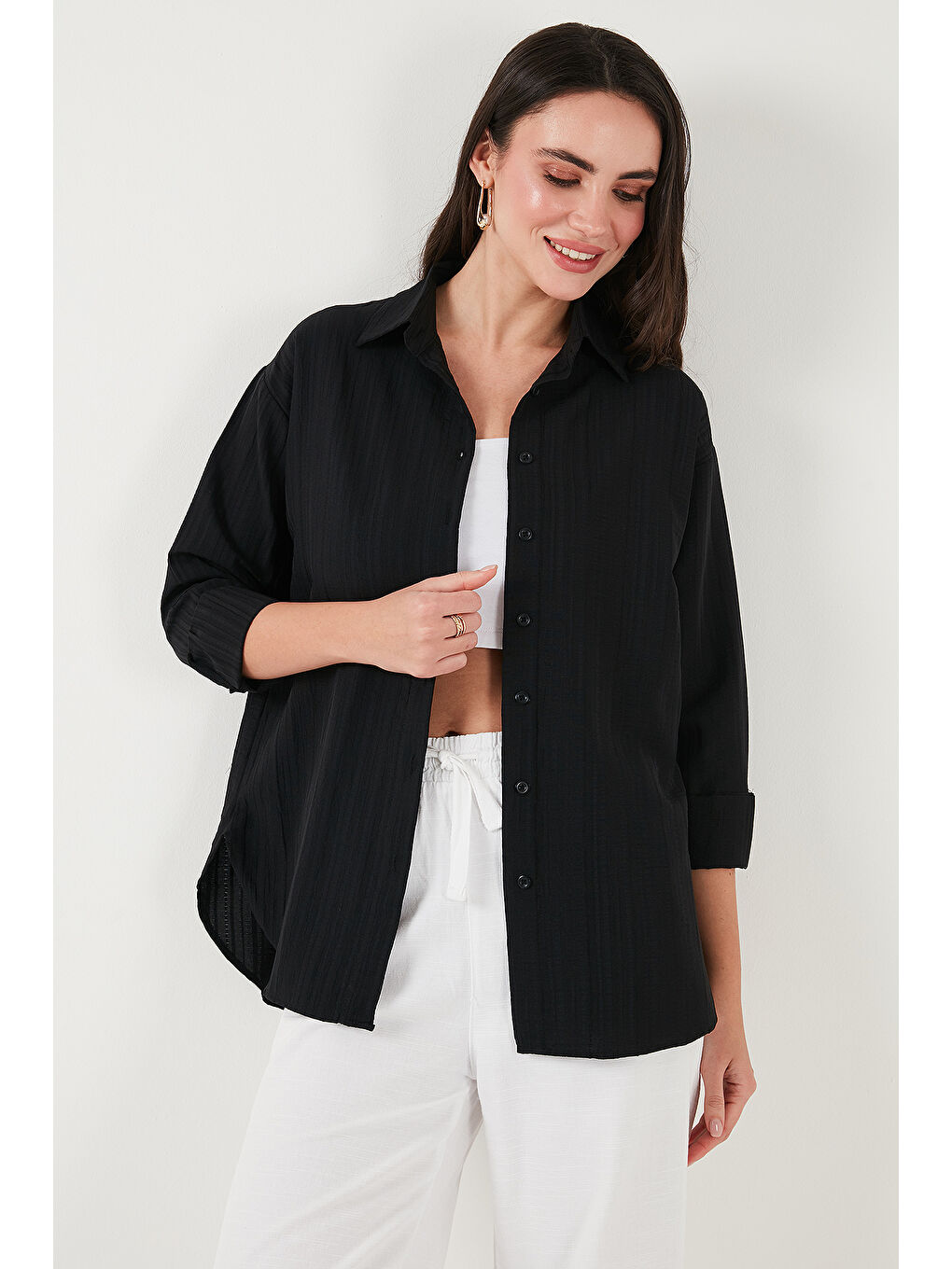 Siyah Regular Fit Uzun Kollu Dokulu Kadın Gömlek 6772799-1