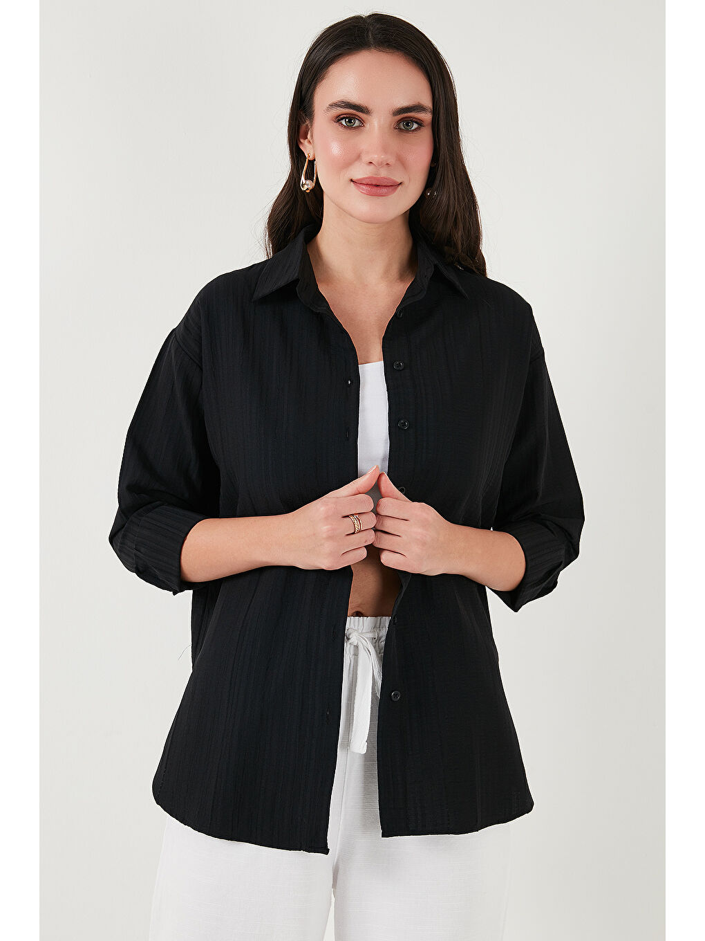 Siyah Regular Fit Uzun Kollu Dokulu Kadın Gömlek 6772799-3