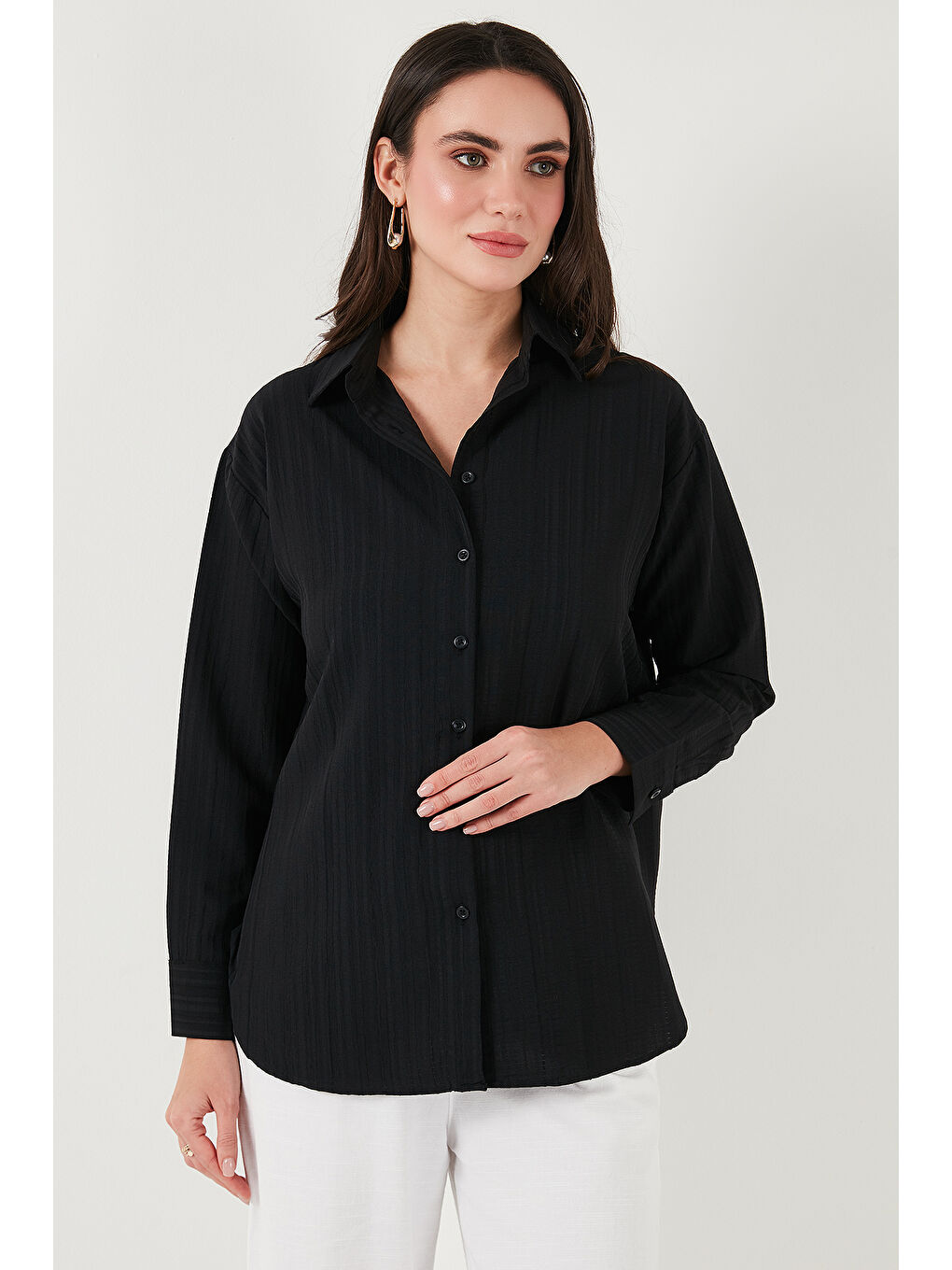 Siyah Regular Fit Uzun Kollu Dokulu Kadın Gömlek 6772799-5