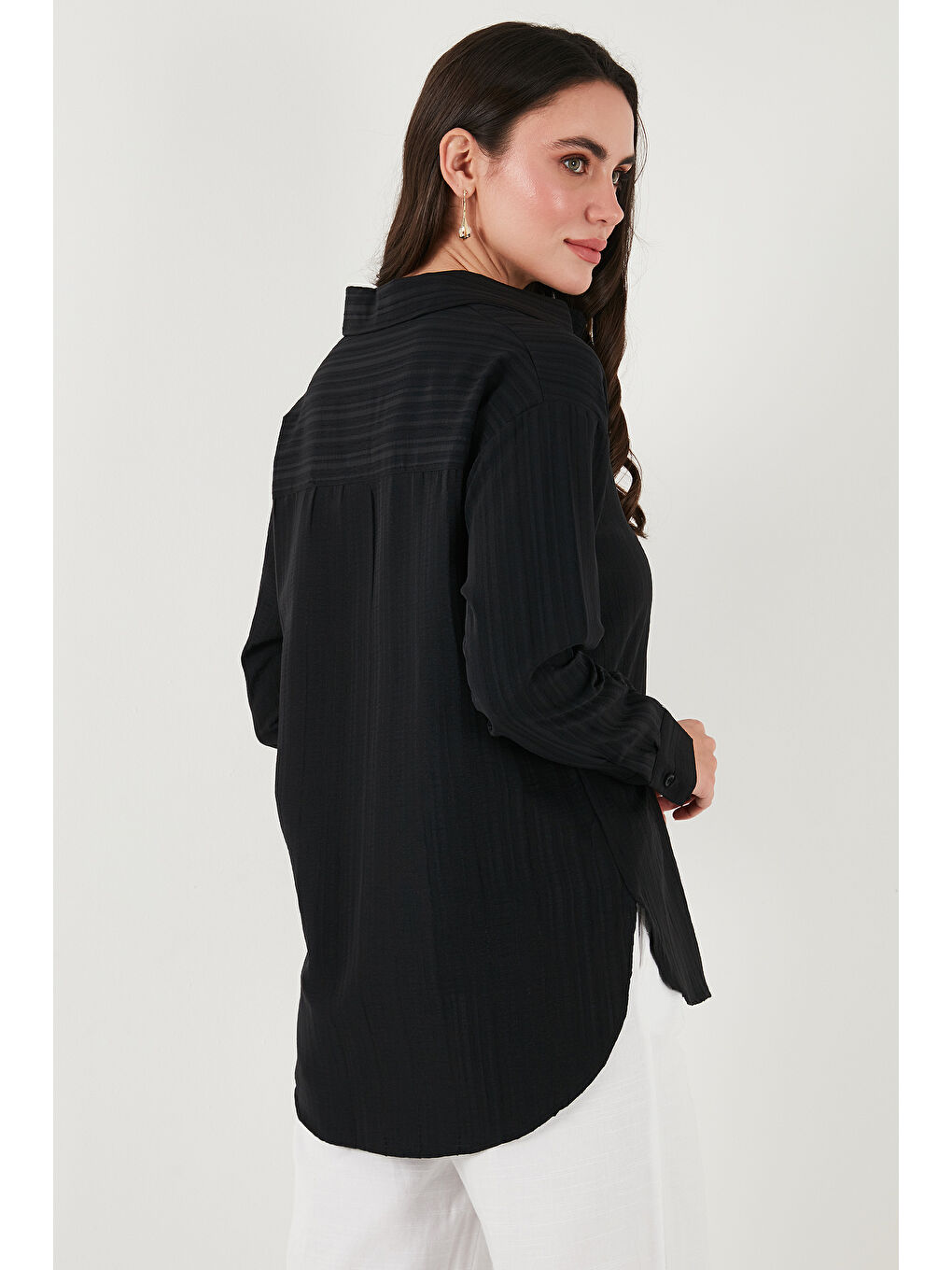 Siyah Regular Fit Uzun Kollu Dokulu Kadın Gömlek 6772799-6