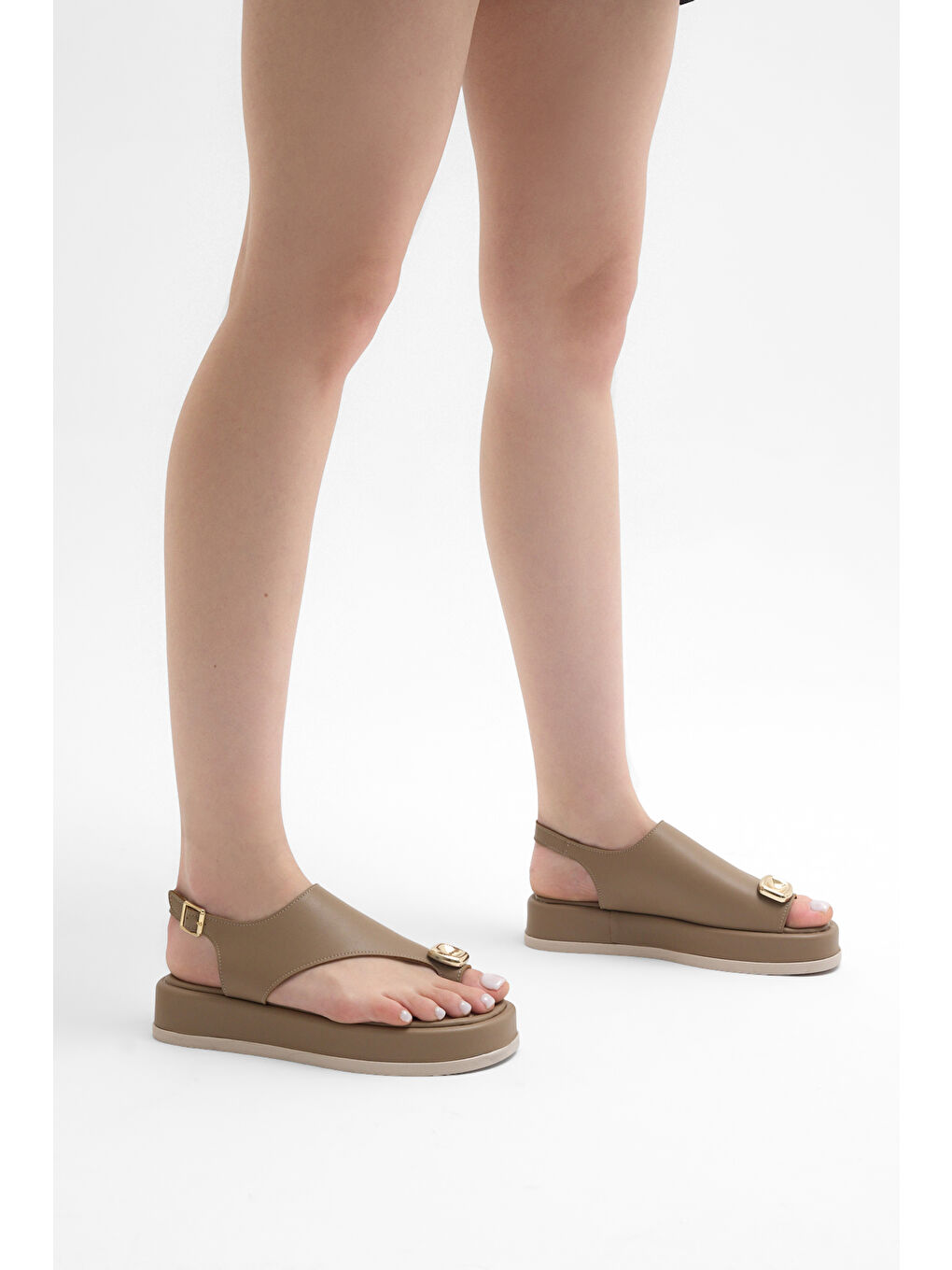 Bej Kadın Vizon Rahat Kalıp Taşlı Parmak Arası Detaylı Sandalet-4