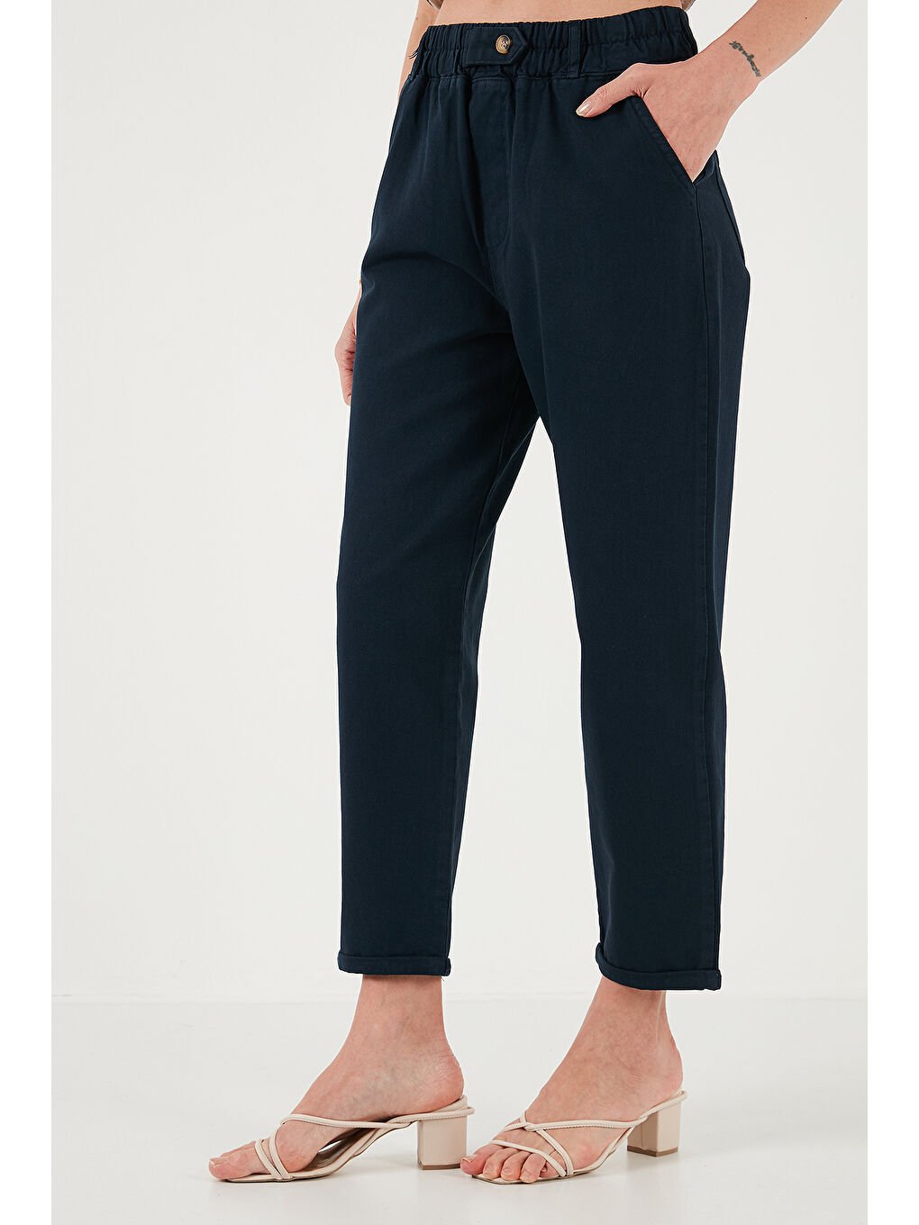 Lacivert Pamuklu Standart Fit Yüksel Bel Düz Paça Kadın Pantolon 668YP4924-4