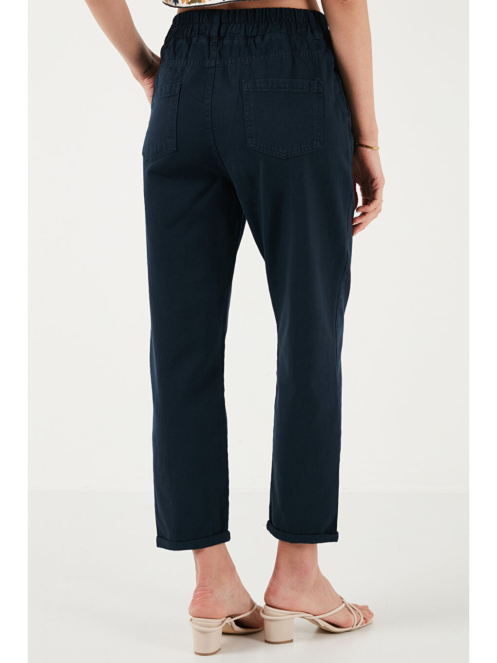 Lacivert Pamuklu Standart Fit Yüksel Bel Düz Paça Kadın Pantolon 668YP4924-6