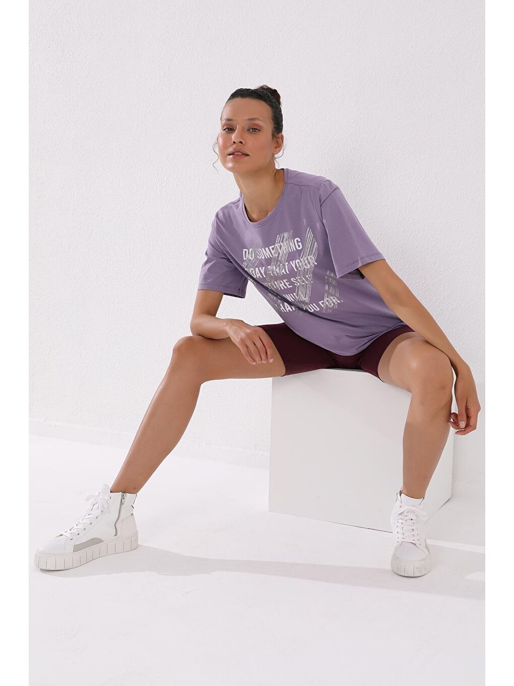 Mor Eflatun Deforme Yazı Baskılı O Yaka Kadın Oversize Tişört - 97133-1