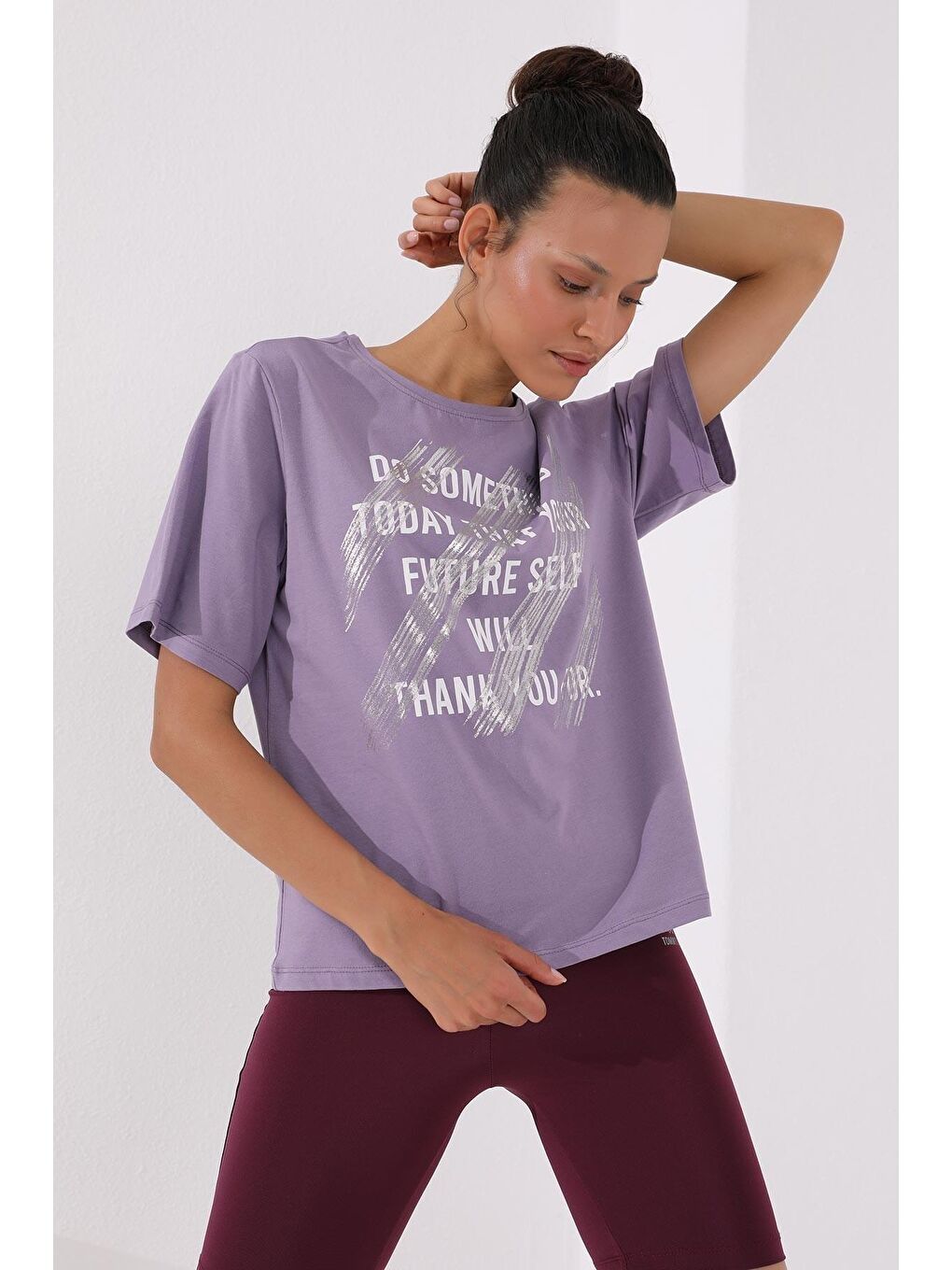 Mor Eflatun Deforme Yazı Baskılı O Yaka Kadın Oversize Tişört - 97133-2