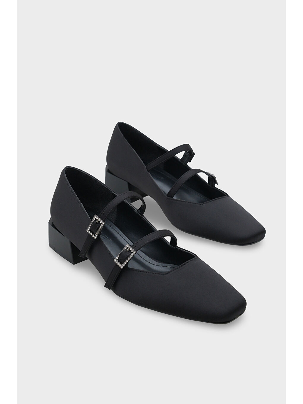 Siyah Katheryn Küt Burunlu Kısa Topuklu Taşlı Tokalı Saten Mary Jane Kadın Ayakkabı-1