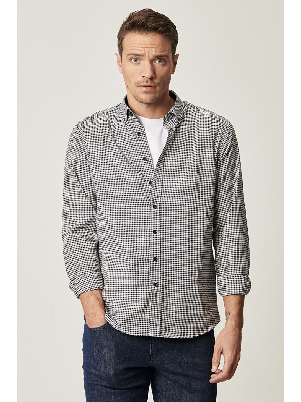 Erkek Beyaz-Siyah Tailored Slim Fit Dar Kesim Düğmeli Yaka Kareli Gömlek