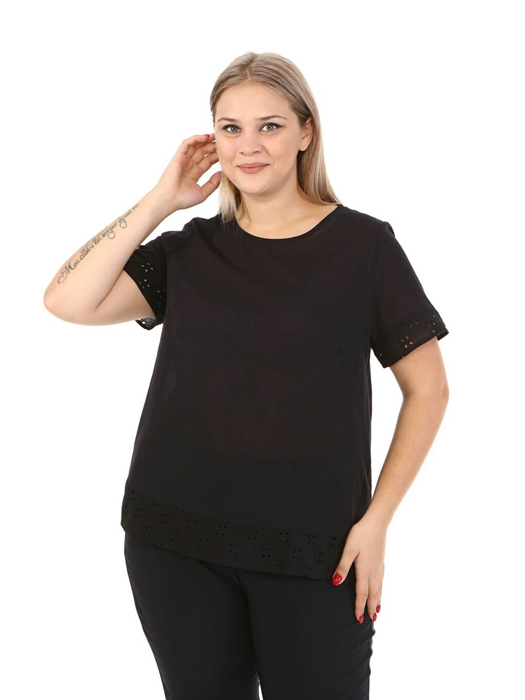 Siyah Kol ve Etek Ucu Fistolu Bluz