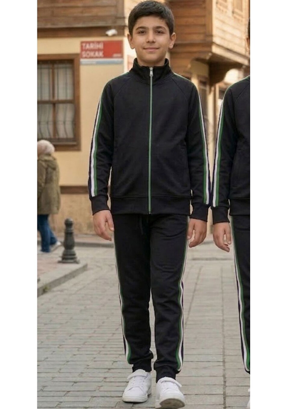 Siyah Erkek Çocuk Dik Yaka Üç Şeritli Şardonlu Dalgıç Eşofman Takımı-1