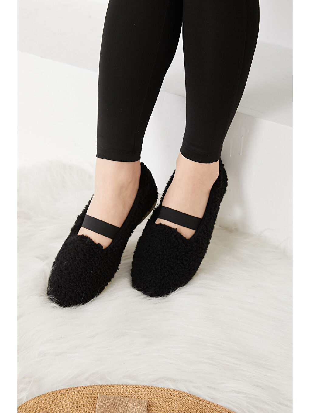 Kadın Siyah Pelüş Babet    26651-2