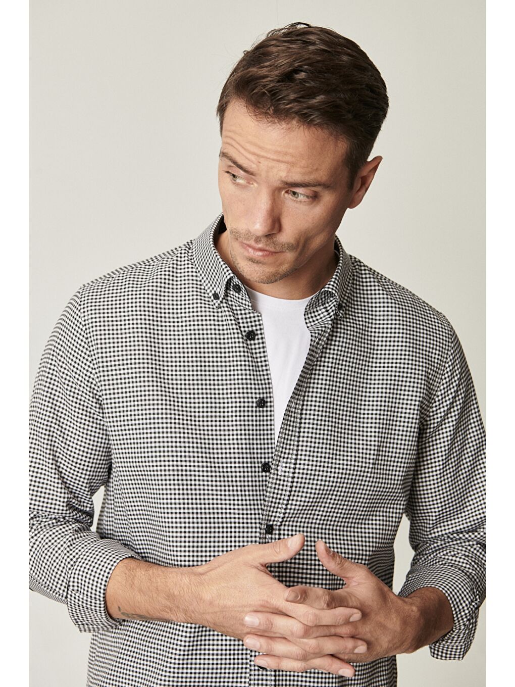 Erkek Beyaz-Siyah Tailored Slim Fit Dar Kesim Düğmeli Yaka Kareli Gömlek-1