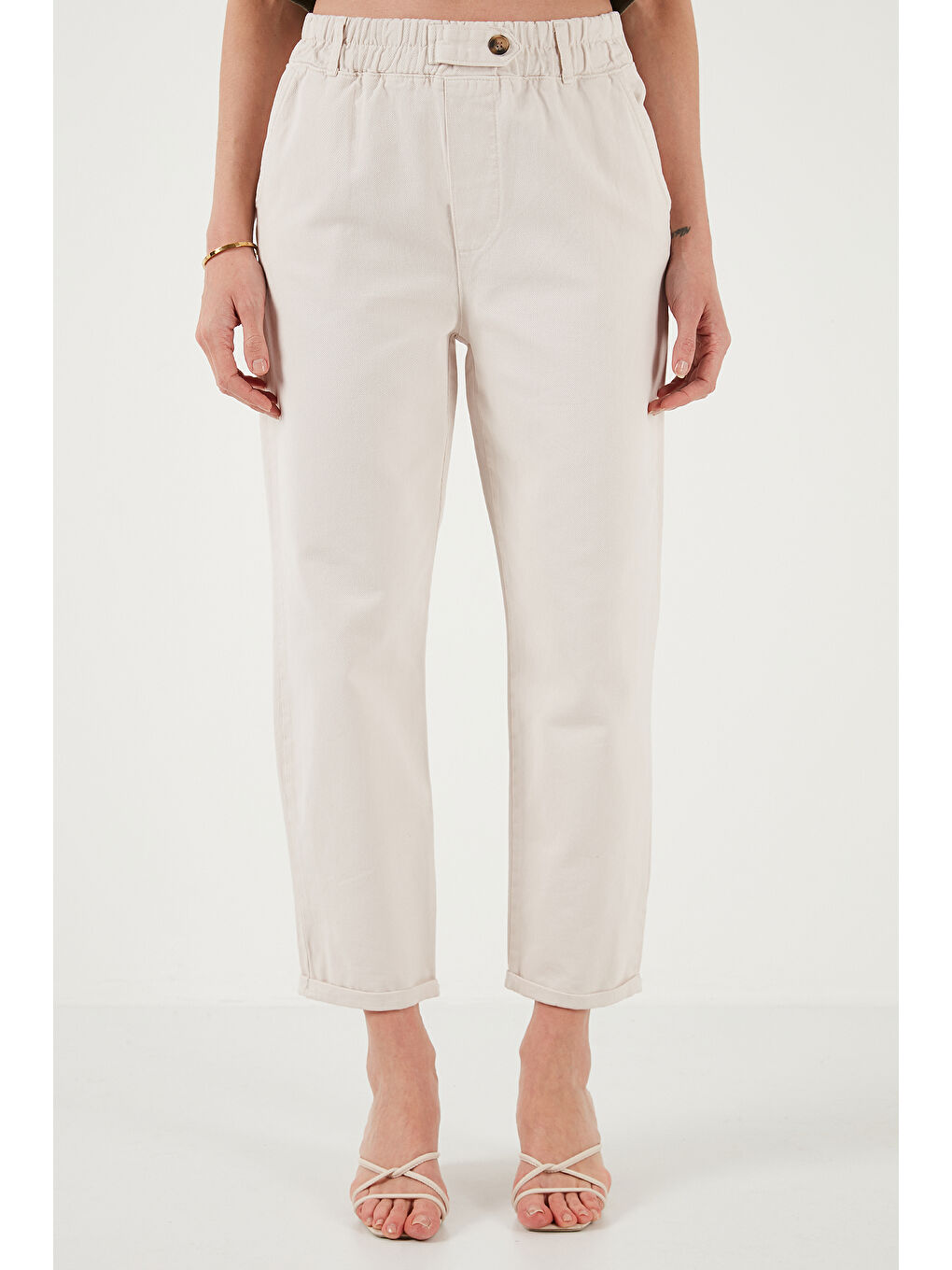 Bej Pamuklu Standart Fit Yüksel Bel Düz Paça Kadın Pantolon 668YP4924-1