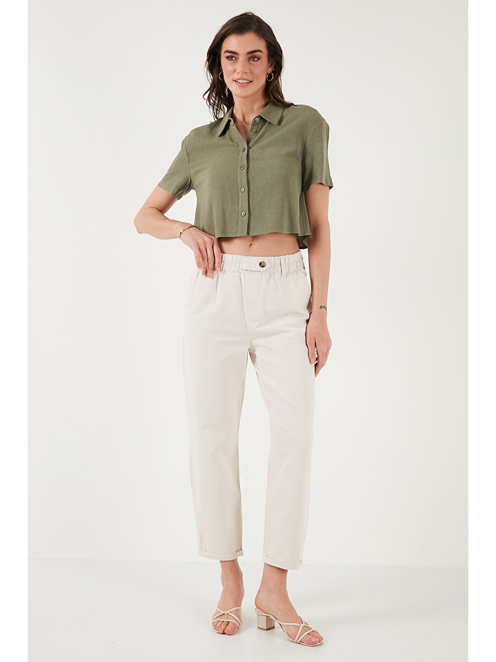 Bej Pamuklu Standart Fit Yüksel Bel Düz Paça Kadın Pantolon 668YP4924-3