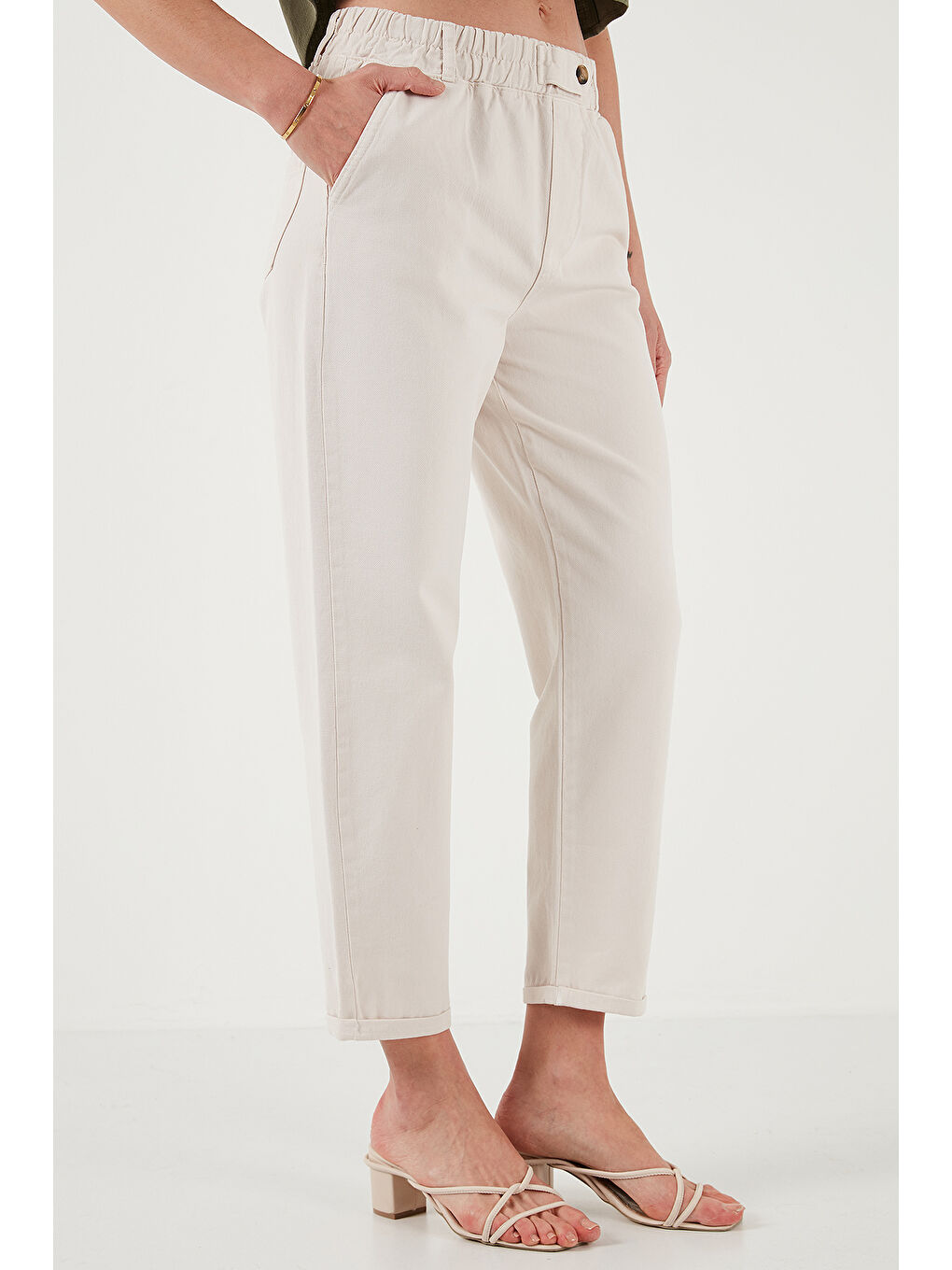 Bej Pamuklu Standart Fit Yüksel Bel Düz Paça Kadın Pantolon 668YP4924-4