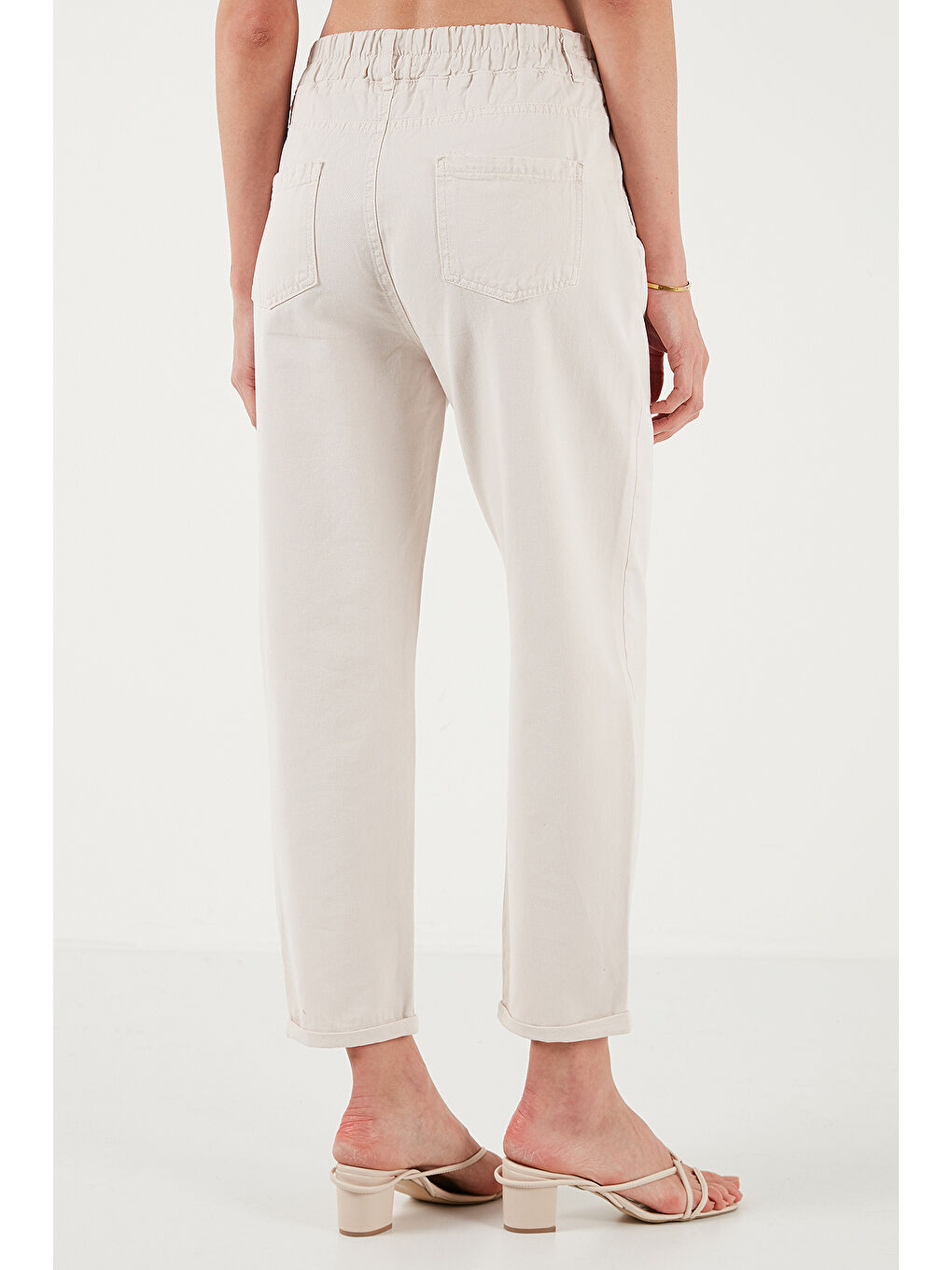 Bej Pamuklu Standart Fit Yüksel Bel Düz Paça Kadın Pantolon 668YP4924-6